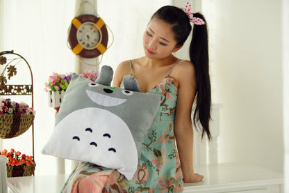 plush ကစားစရာများ၊ ကြီးမားသော Totoro ကာတွန်းဖန်တီးမှုခေါင်းအုံးများ၊ ကူရှင်များ၊ လက်ဖုံးများ၊ သင်္ဘောတင်ခြင်း။