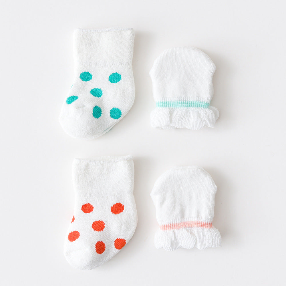 Newborn autumn and winter terry gloves and socks combination loose mouth anti-falling lace for male and female babies cotton anti-scratch and warm 