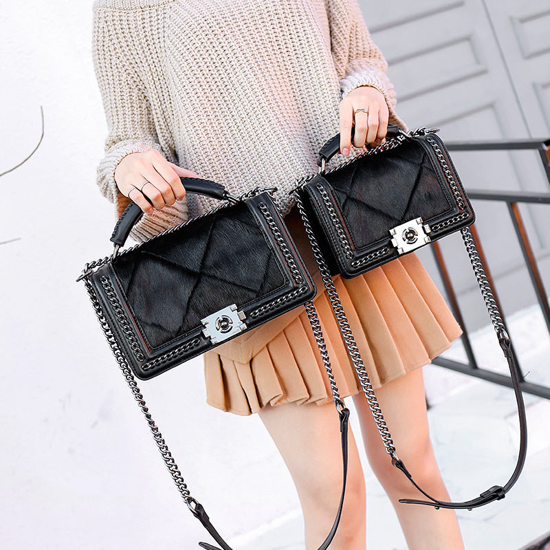 Factory direct sales crossbody bag 2020 autumn and winter new women's bag fashion chain bag horsehair shoulder handbag trendy 