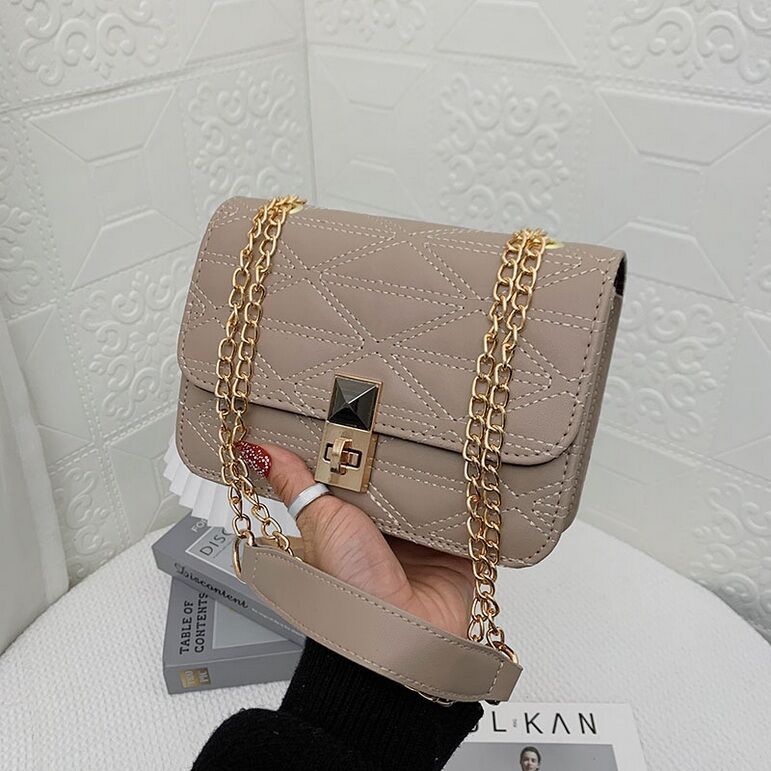 Foreign trade popular texture women's bag 2021 new trend one shoulder Messenger small square bag chain fashion rhombic underarm bag 