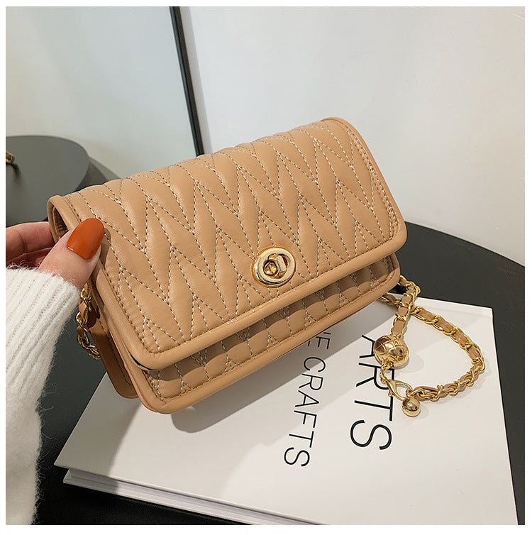 Simple autumn casual fashion chain small square bag 2021 new popular foreign style Messenger small bag solid color single shoulder bag 