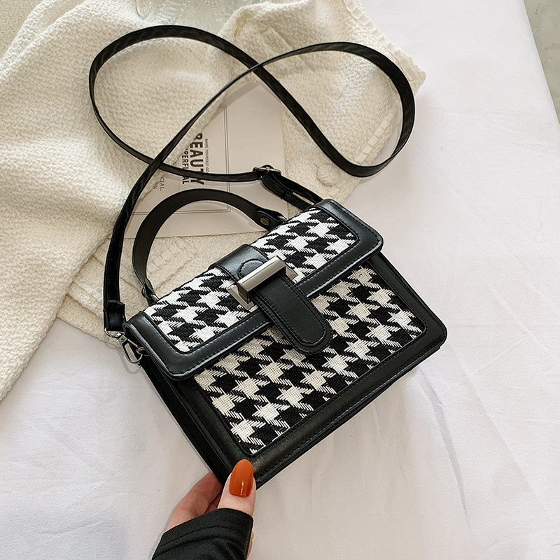 Autumn and winter foreign style small bag houndstooth portable fashion fashion shoulder chain Messenger bag female 2021 new bag 