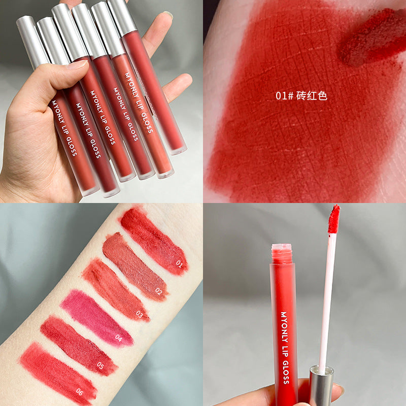 Maioli silk satin matte lip glaze သည် ကြာရှည်ခံ၊ သဘာဝအတိုင်း ပေါ်လွင်ခြင်းမရှိသော နှုတ်ခမ်းလိုင်းများ၊ အရောင်ရလွယ်ကူခြင်း၊ စိုစွတ်ခြင်း၊ စိုစွတ်ခြင်း၊ ဖောင်းပြီး ဖြူဝင်းလာစေသော နှုတ်ခမ်းနီ 