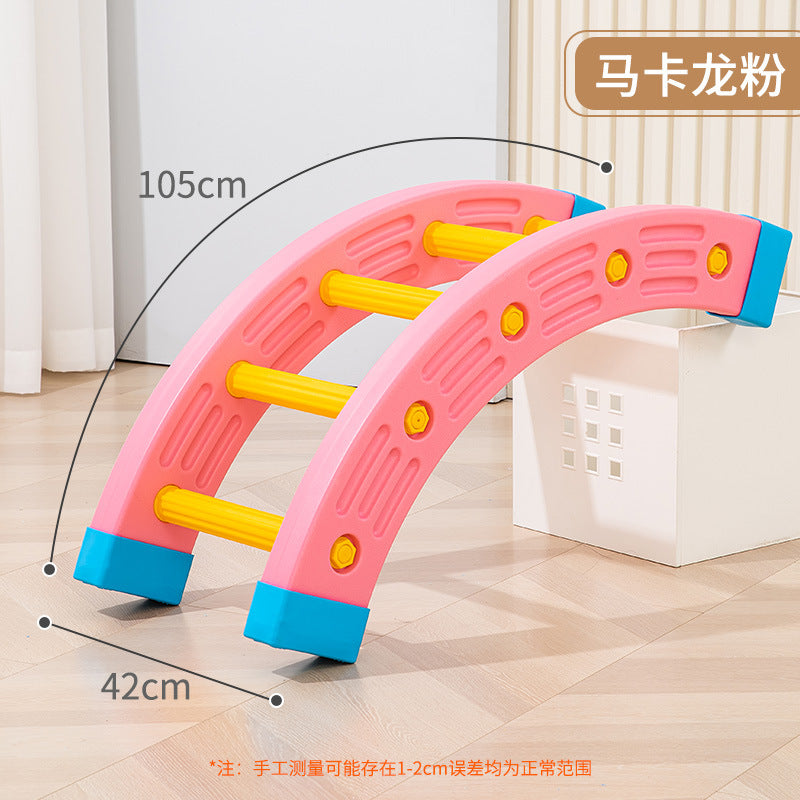 Outdoor sensory integration training equipment kindergarten 1/4 round indoor household children's body intelligence training plastic single-plank bridge 