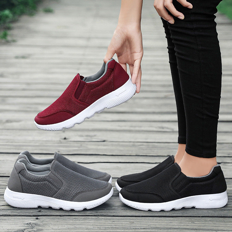 Old Beijing cloth shoes women's 2023 spring new soft-soled men's and women's casual one-piece casual walking shoes for middle-aged and elderly people 