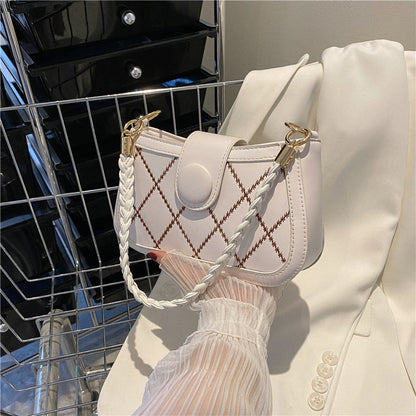 Korean version of net red bag women's summer 2022 new trend fashion casual ins texture Messenger bag one shoulder underarm bag 