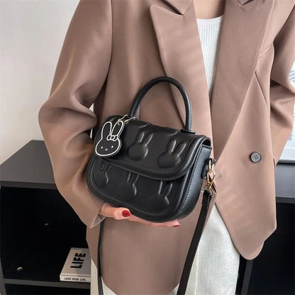 High-grade texture small bag women's 2023 spring and summer new popular explosive crossbody bag net red niche portable saddle bag 