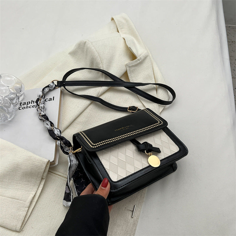 This year's popular retro color contrast small bag women's 2022 autumn new Korean version of ins Messenger bag texture small square bag 