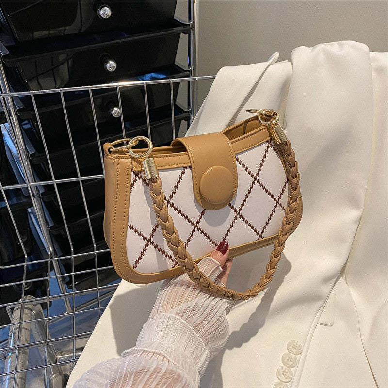 Korean version of net red bag women's summer 2022 new trend fashion casual ins texture Messenger bag one shoulder underarm bag 