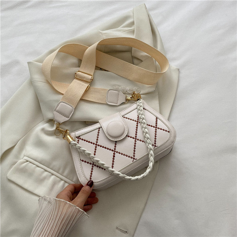 Korean version of net red bag women's summer 2022 new trend fashion casual ins texture Messenger bag one shoulder underarm bag 