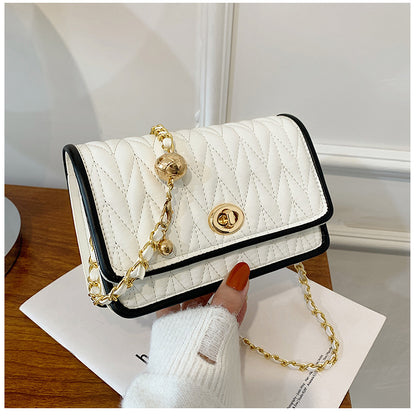 Simple autumn casual fashion chain small square bag 2021 new popular foreign style Messenger small bag solid color single shoulder bag 