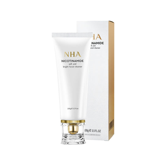 NHA Niacinamide Soft and Translucent Foaming Cleanser သည် ရေနှင့် အဆီဓာတ်ကို မျှတစေပြီး တင်းရင်းမှုမရှိသော Deep Cleansing Cleanser ၊ 