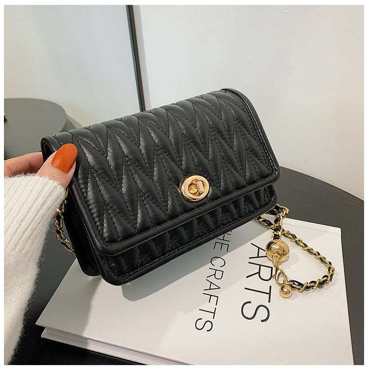 Simple autumn casual fashion chain small square bag 2021 new popular foreign style Messenger small bag solid color single shoulder bag 