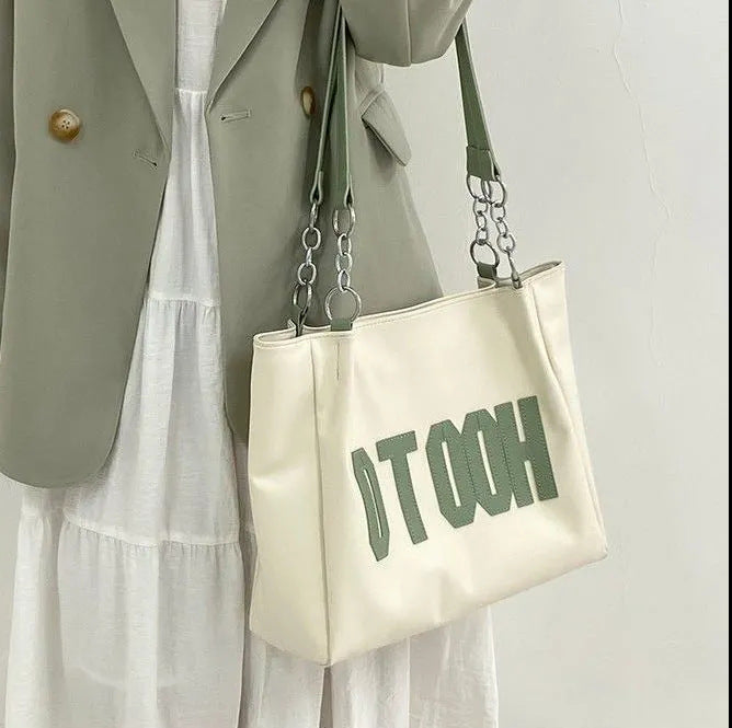 Summer large-capacity fashion texture one-shoulder armpit bag female 2023 new trendy student class commuting tote bag 