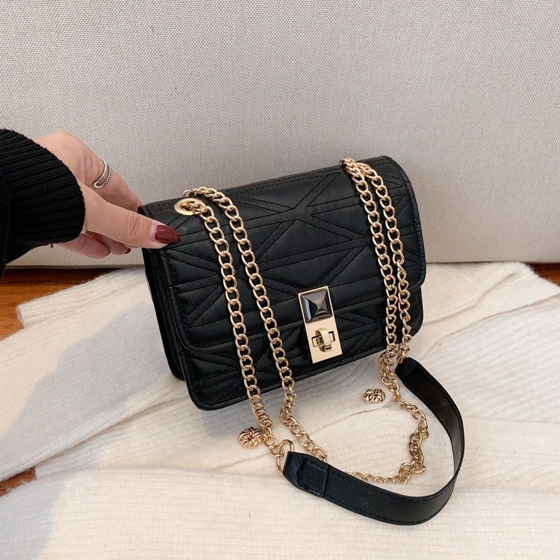 Foreign trade popular texture women's bag 2021 new trend one shoulder Messenger small square bag chain fashion rhombic underarm bag 