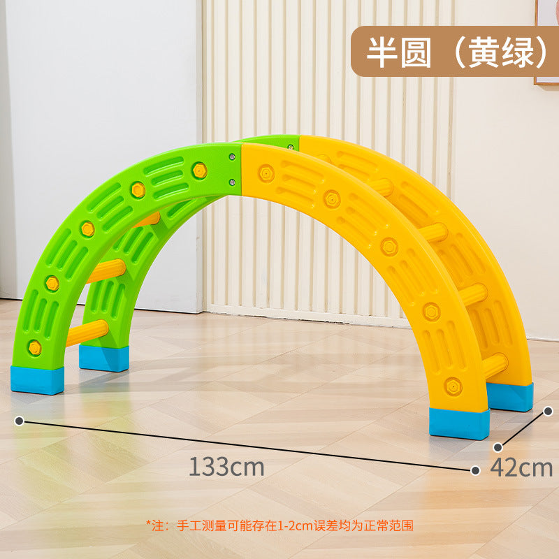 Outdoor sensory integration training equipment kindergarten 1/4 round indoor household children's body intelligence training plastic single-plank bridge 