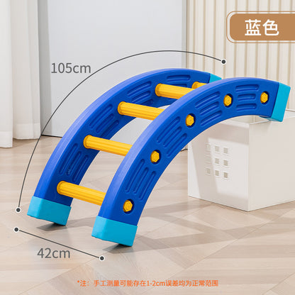 Outdoor sensory integration training equipment kindergarten 1/4 round indoor household children's body intelligence training plastic single-plank bridge 