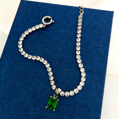 တောက်ပသော Emerald Cube Sugar Pendant လက်ကောက် ကြေးနီ Inlaid Zirconium Niche ဒီဇိုင်း အဆင့်မြင့် ပေါ့ပါးသော ဇိမ်ခံပုံစံ အမျိုးသမီးများအတွက် လက်ရာမြောက် တောက်ပြောင်သော လက်ဝတ်ရတနာ