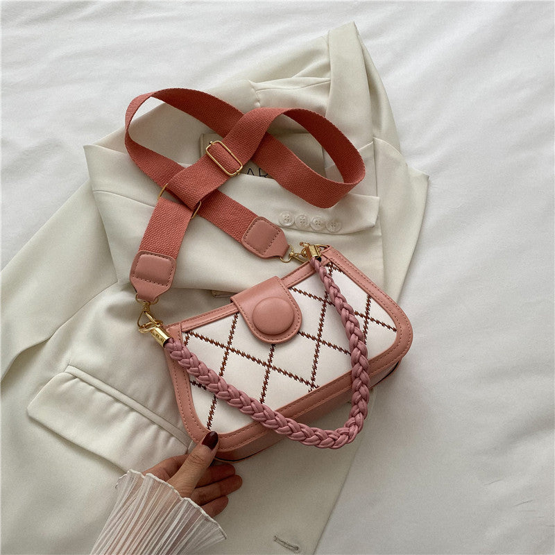 Korean version of net red bag women's summer 2022 new trend fashion casual ins texture Messenger bag one shoulder underarm bag 