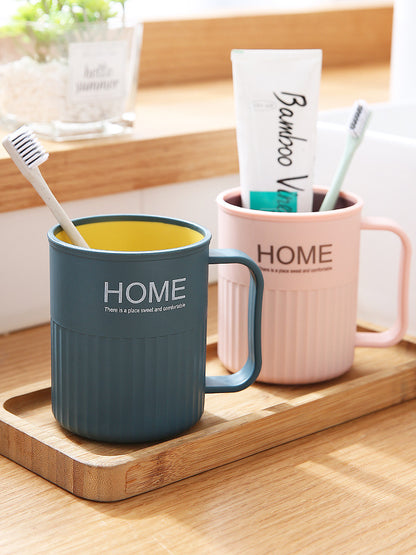 Creative two-color mouthwash cup for home brushing and washing plastic with handle contrasting color water cup toothbrush cup couple cup wholesale 