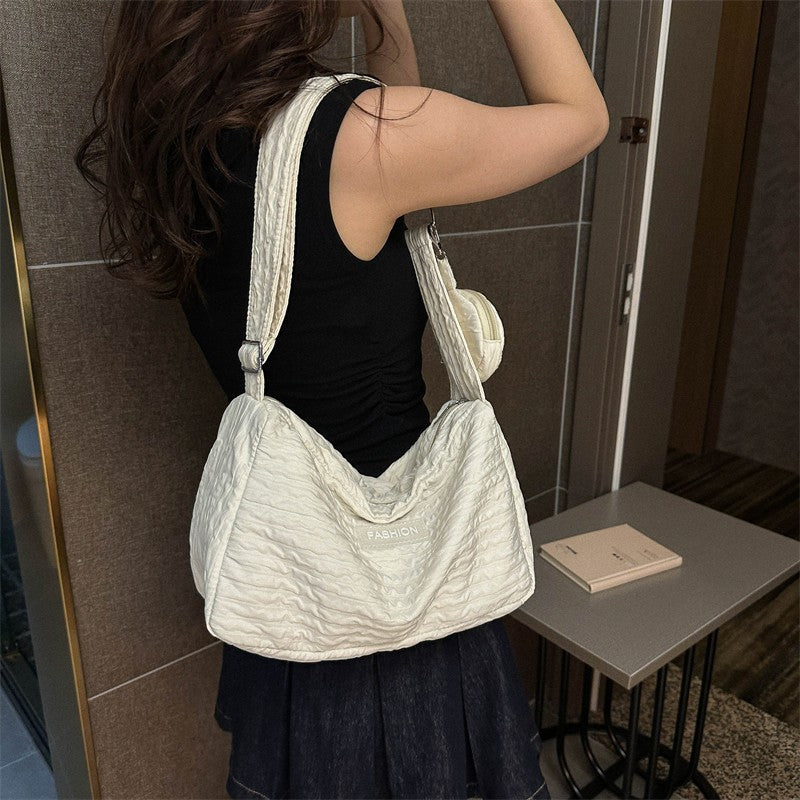 ရိုးရှင်းသောအနောက်တိုင်း Crossbody Bag အမျိုးသမီးအိတ် 2023 ဆောင်းဦးပေါက်ဖက်ရှင်အသစ် Bubble Check သေးငယ်သောလတ်ဆတ်သောကျောင်းသားအမျိုးသမီးပခုံးအိတ် 