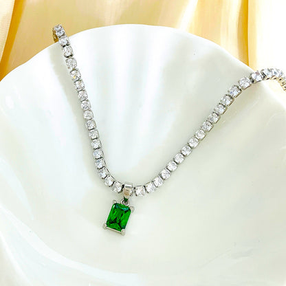 တောက်ပသော Emerald Cube Sugar Pendant လက်ကောက် ကြေးနီ Inlaid Zirconium Niche ဒီဇိုင်း အဆင့်မြင့် ပေါ့ပါးသော ဇိမ်ခံပုံစံ အမျိုးသမီးများအတွက် လက်ရာမြောက် တောက်ပြောင်သော လက်ဝတ်ရတနာ