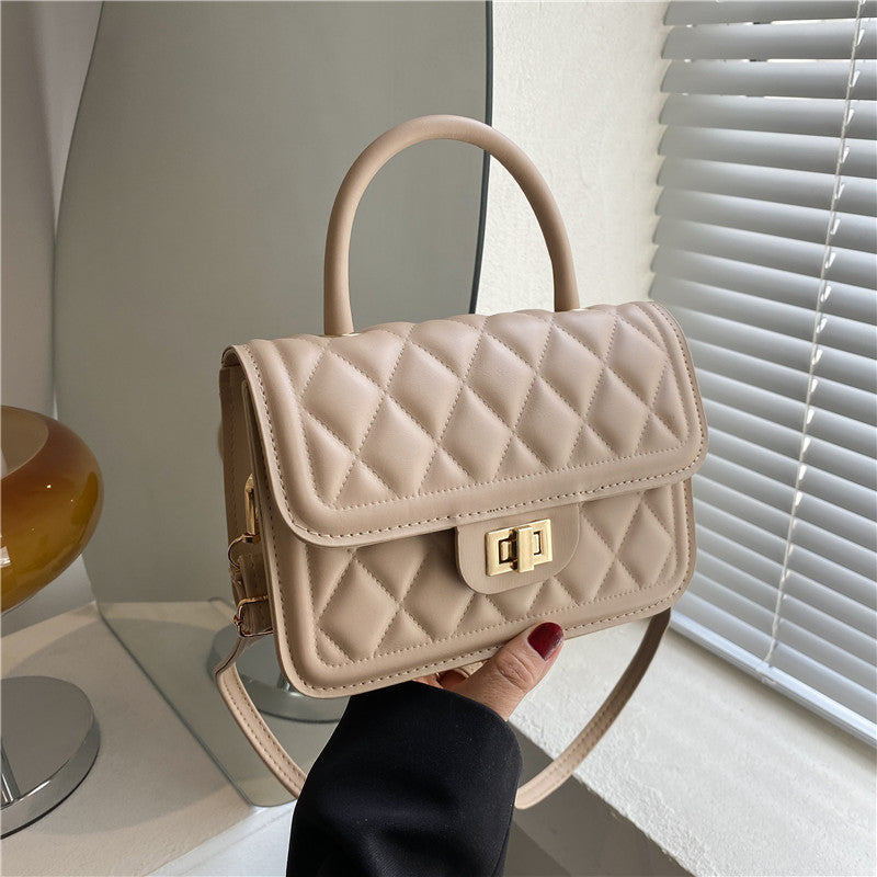 High-end bag women 2022 new ins fashion all-match trendy rhombus Messenger bag ins niche portable small square bag 