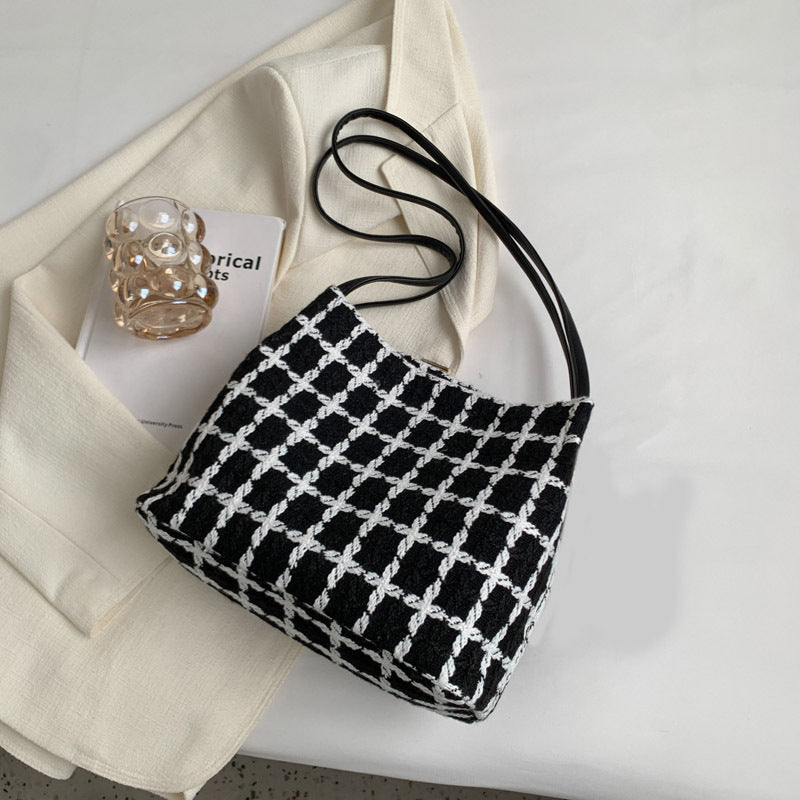 Autumn new popular bag women's large capacity 2022 new plaid bucket shoulder bag high-level sense commuter tote bag 