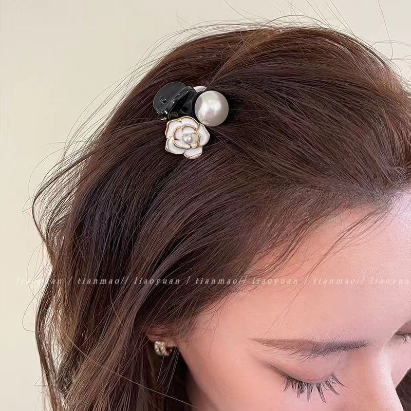 Elegant but not out of date ~ retro camellia small clip female 2023 new broken hair clip headdress side bangs clip 