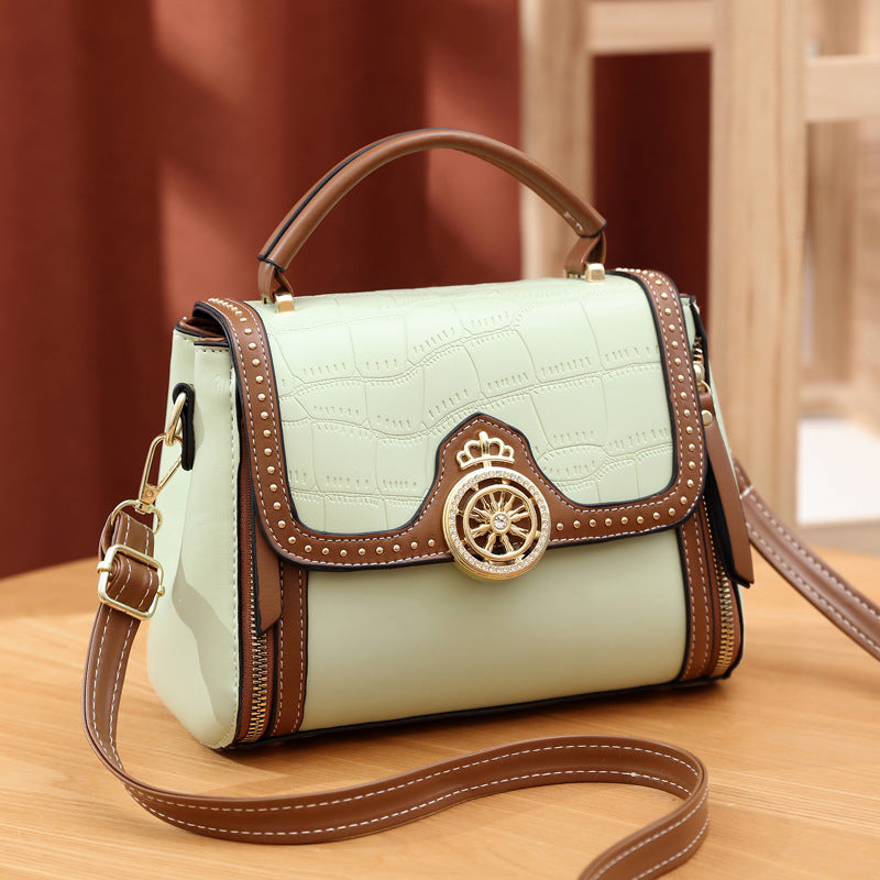 2022 new autumn and winter women's handbags, high-end, fashionable and versatile single shoulder crossbody bag, retro textured small square bag 