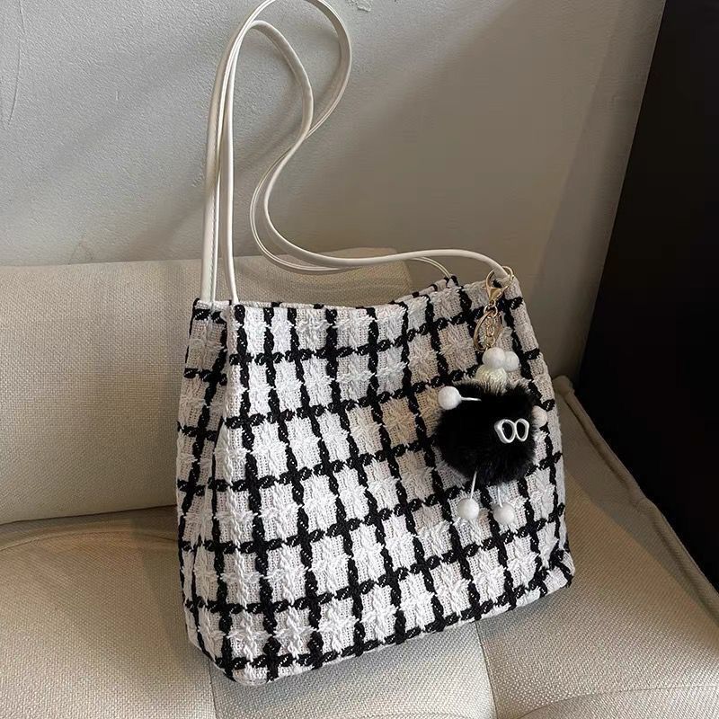 Autumn new popular bag women's large capacity 2022 new plaid bucket shoulder bag high-level sense commuter tote bag 