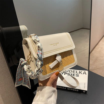 This year's popular retro color contrast small bag women's 2022 autumn new Korean version of ins Messenger bag texture small square bag 