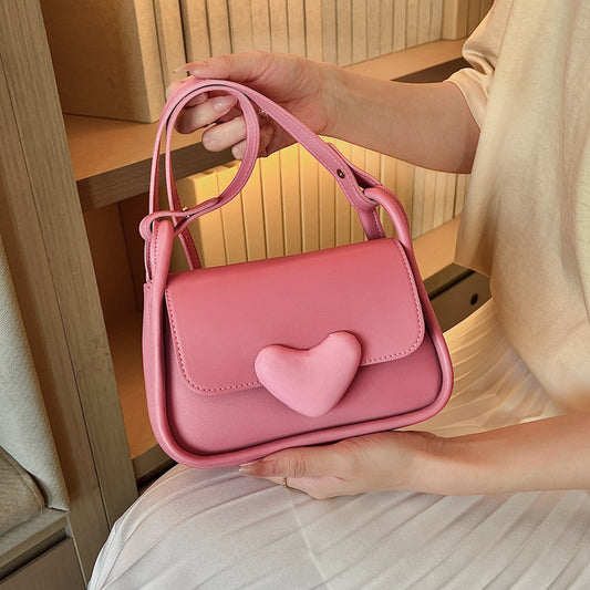 Fashionable and simple, this year's popular small fresh peach heart small bag women's 2023 spring and summer new messenger bag trend 