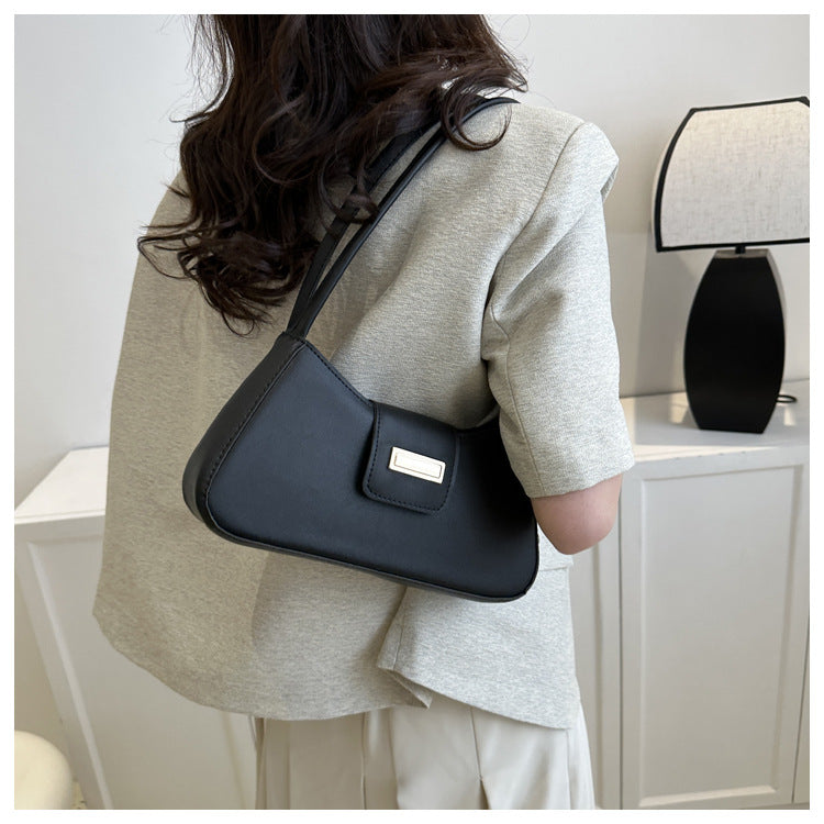 High-quality French-style niche bags 2024 new women's bags solid color popular crossbody shoulder underarm bag baguette bag 