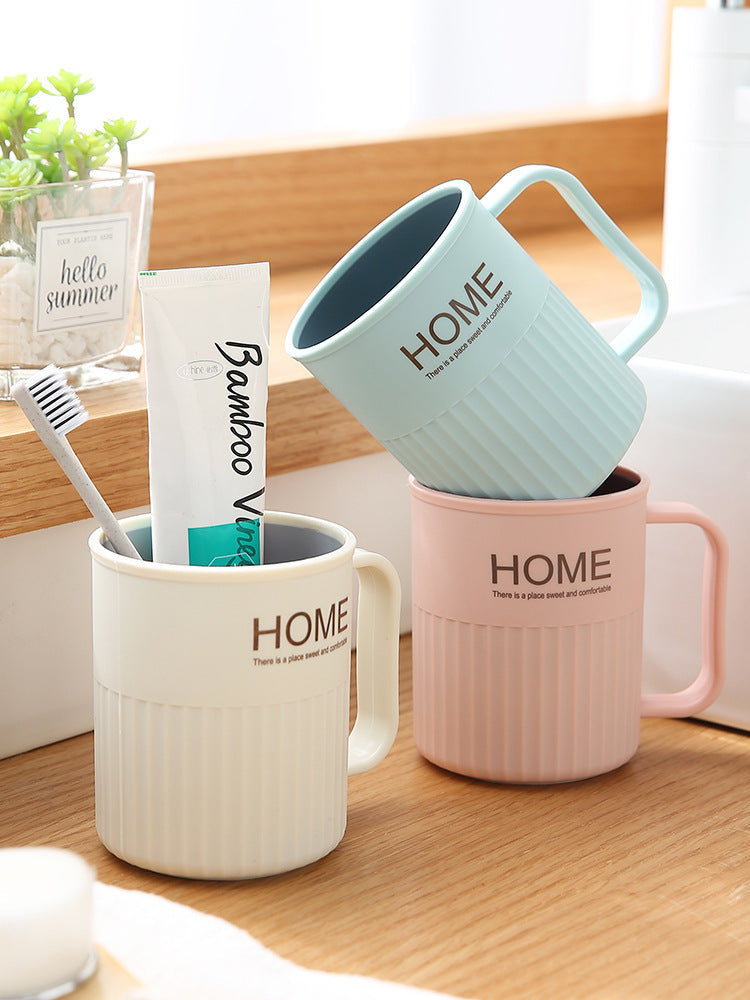 Creative two-color mouthwash cup for home brushing and washing plastic with handle contrasting color water cup toothbrush cup couple cup wholesale 