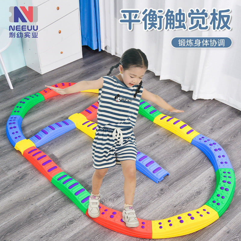 Children's toy single-plank bridge balance wood indoor home sensory integration training equipment kindergarten foot tactile balance board 