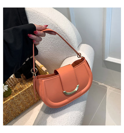 Textured Women's Shoulder Bag 2023 ဆောင်းဦးရာသီနှင့် ဆောင်းရာသီ ဖက်ရှင်အသစ် အသွေးအရောင်ရှိသော ပခုံးအောက် လက်အိတ် အစိုင်အခဲအရောင် အသွေးအသားပြု Crossbody Saddle Bag 