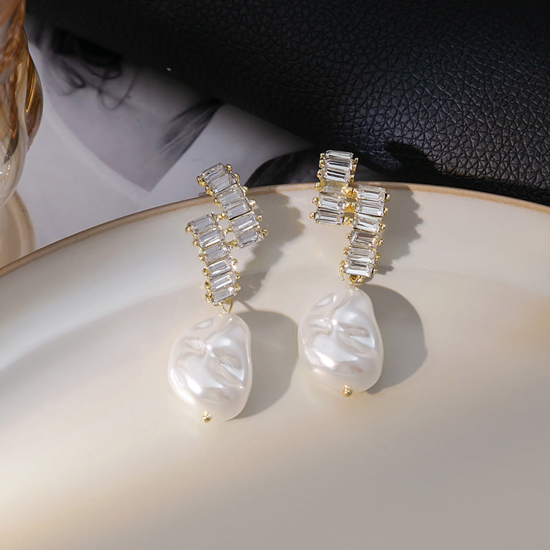 Japanese and Korean diamond-encrusted geometric earrings niche light luxury high-end pearl oil dripping bow earrings wholesale 